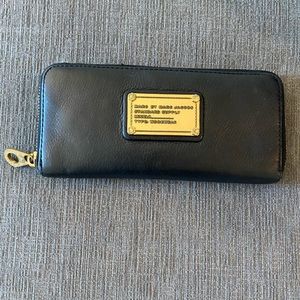 Marc by Marc Jacob’s black zip wallet